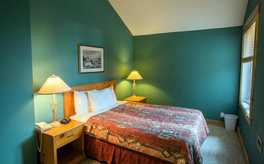 Cornerstone Lodge By Park Vacation Management Fernie Exteriér fotografie