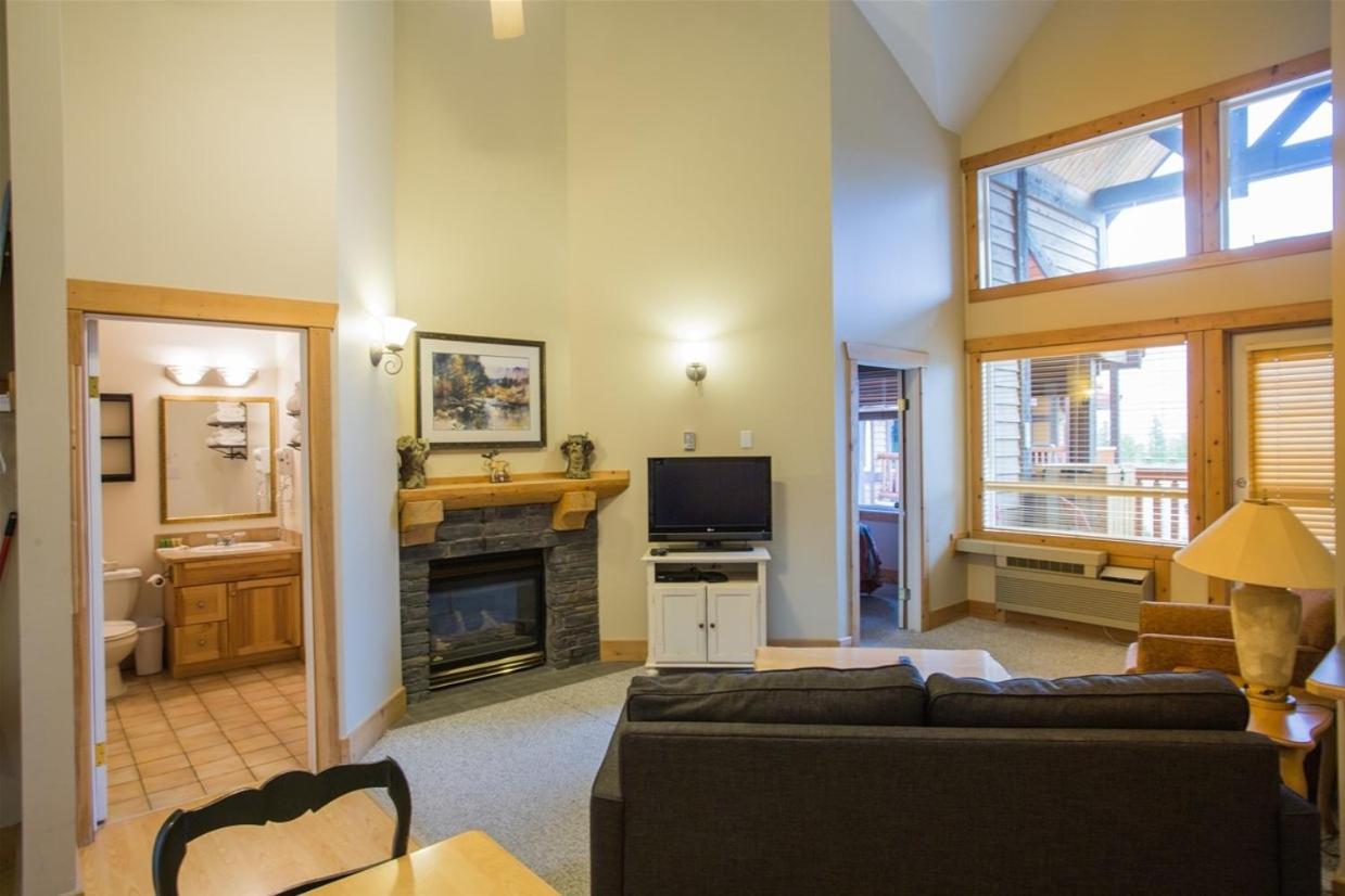 Cornerstone Lodge By Park Vacation Management Fernie Exteriér fotografie